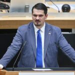 AfD-Politiker Vallendar bei Infostand ins Gesicht geschlagen