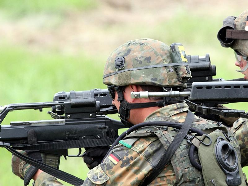 Ausreisen: Kriegsdienstgegner sehen Vorbereitung für Wehrpflicht