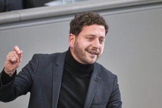 Banaszak fordert Tempolimit statt höherer Pendlerpauschale