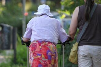 BPA: Warkens Pflege-Plan belastet Heimbewohner mit bis zu 1.800 Euro