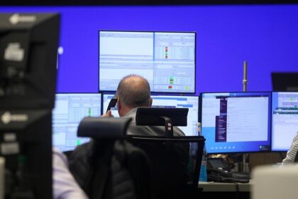Dax dreht ins Minus - Investoren bleiben an den Seitenlinien