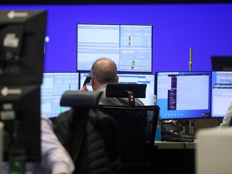 Dax dreht ins Minus - Investoren bleiben an den Seitenlinien