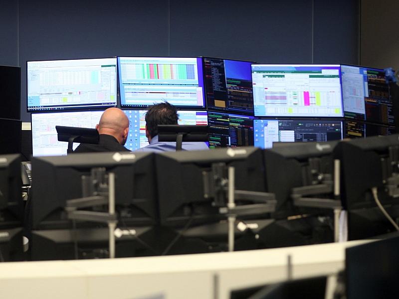 Dax klettert am Mittag ins Plus - Anleger vor Pattsituation