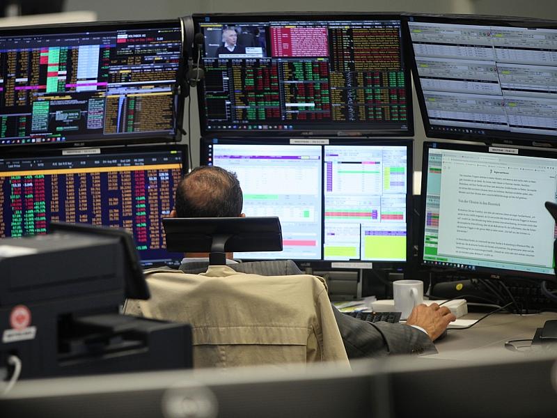 Dax weiter im Minus - Berichtssaison im Blick