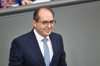 Dobrindt plant 3,5 Milliarden Mehrkosten für Beamte pro Jahr