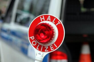 Fahrlehrerverband für regelmäßige Geschwindigkeitskontrollen