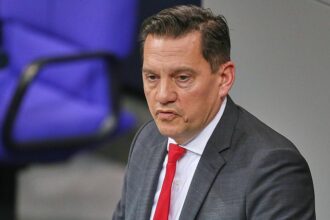 Fechner bezweifelt Genehmigungspflicht für Auslandsaufenthalte
