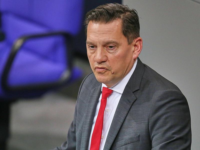 Fechner bezweifelt Genehmigungspflicht für Auslandsaufenthalte