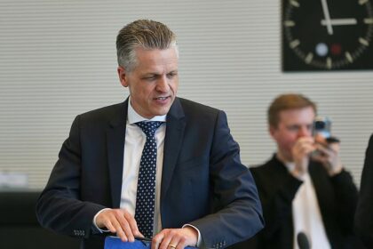 Frei hält Zeitplan für Gesundheitsreform für realistisch
