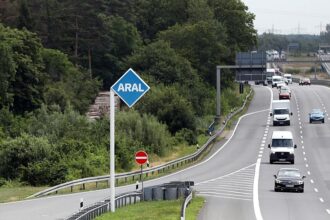 Hohe Spritpreise: Rufe nach Tempolimit werden lauter