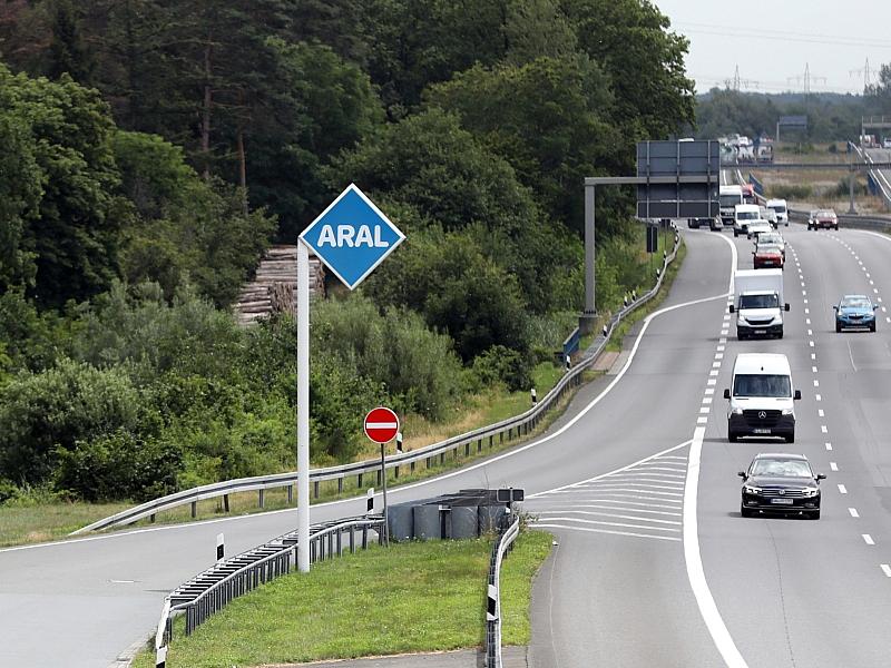 Hohe Spritpreise: Rufe nach Tempolimit werden lauter