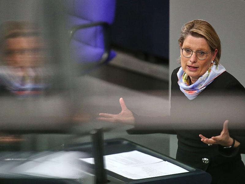 Justizministerin fordert Entkriminalisierung von Schwarzfahren