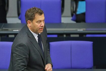 Klingbeil hält "Tankrabatt" für "wichtiges Signal"