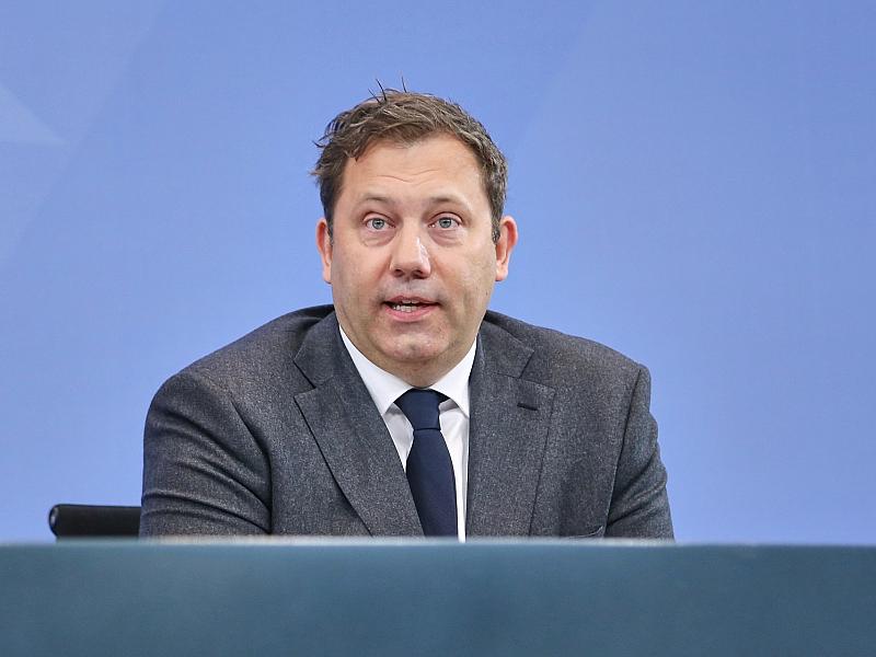 Klingbeil: Mineralölkonzerne verstärkt kartellrechtlich im Fokus