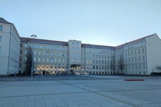 Kontroverse um neue Sicherheitsmaßnahmen im Verteidigungsministerium