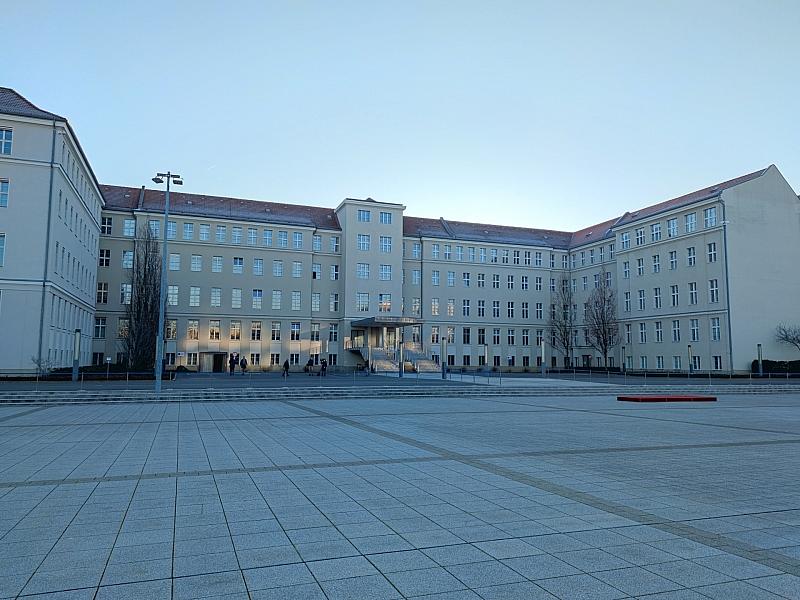 Kontroverse um neue Sicherheitsmaßnahmen im Verteidigungsministerium