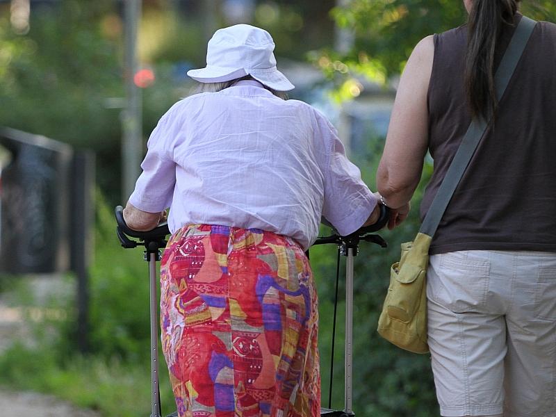 Niedrigster Pflege-Eigenanteil fast so hoch wie Durchschnittsrente