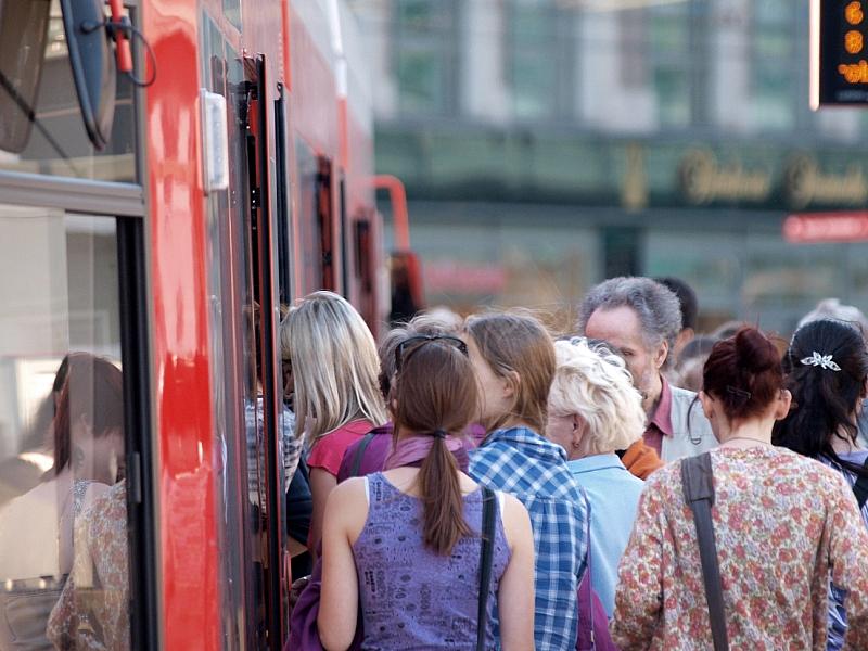 Personenverkehr mit Bussen und Bahnen stagniert