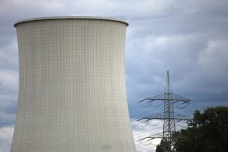 Schneider verteidigt Atomausstieg