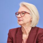 Schnitzer rechnet mit niedrigeren Spritpreisen in einigen Tagen