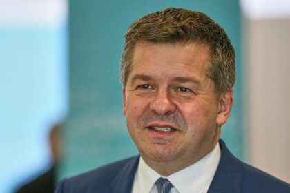 Schulze fordert Merz zu schneller Spritpreis-Entlastung auf