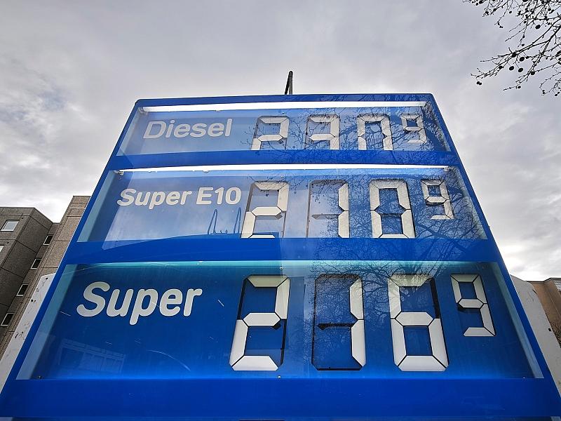 Spritpreise vor neuer Tankstellen-Regel erneut gestiegen