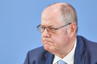 Steinbrück sieht beispiellose Verdichtung von Herausforderungen