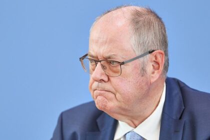 Steinbrück sieht beispiellose Verdichtung von Herausforderungen