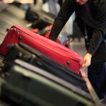Streit über Auslandsreisen junger Männer