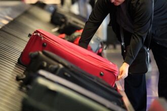 Streit über Auslandsreisen junger Männer