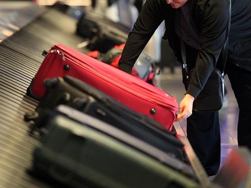 Streit über Auslandsreisen junger Männer