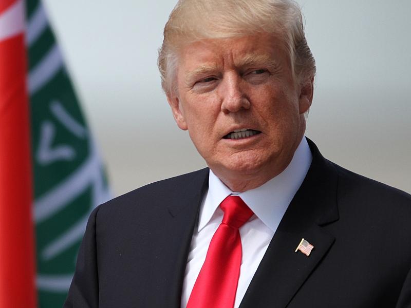 Trump droht bei Waffenlieferungen an den Iran mit Zöllen