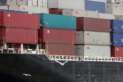 USA beschießen iranisches Containerschiff
