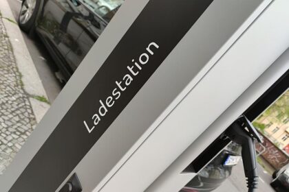 Verkehrsministerium fördert Ladestationen in Mehrparteienhäusern