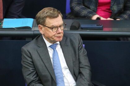 Wadephul zeigt sich prinzipiell bereit zu Absicherung von Seewegen