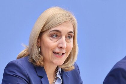 Warken stellt GKV-Sparpaket vor