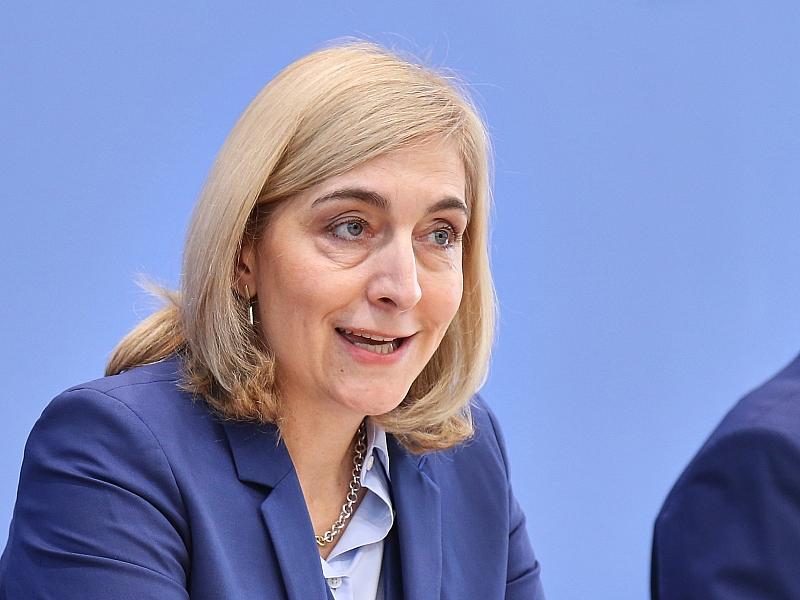 Warken stellt GKV-Sparpaket vor