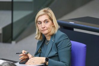 Warken verteidigt Einschränkung beim Hautkrebsscreening