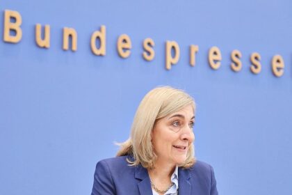 Warken will Gehälter der Kassen-Vorstände begrenzen