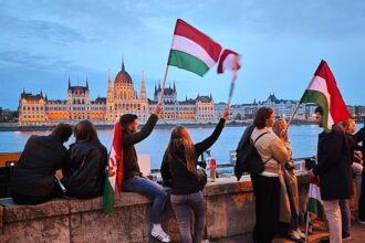 Weber sieht Wahl in Ungarn als Signal gegen Europas Rechtspopulisten