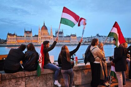 Weber sieht Wahl in Ungarn als Signal gegen Europas Rechtspopulisten