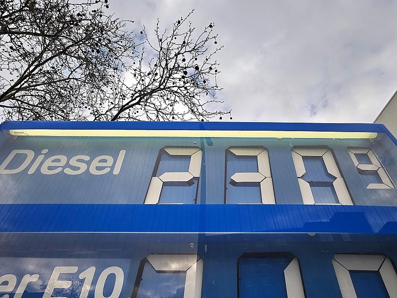 Wirtschaftsweiser erwartet dauerhaft hohe Spritpreise